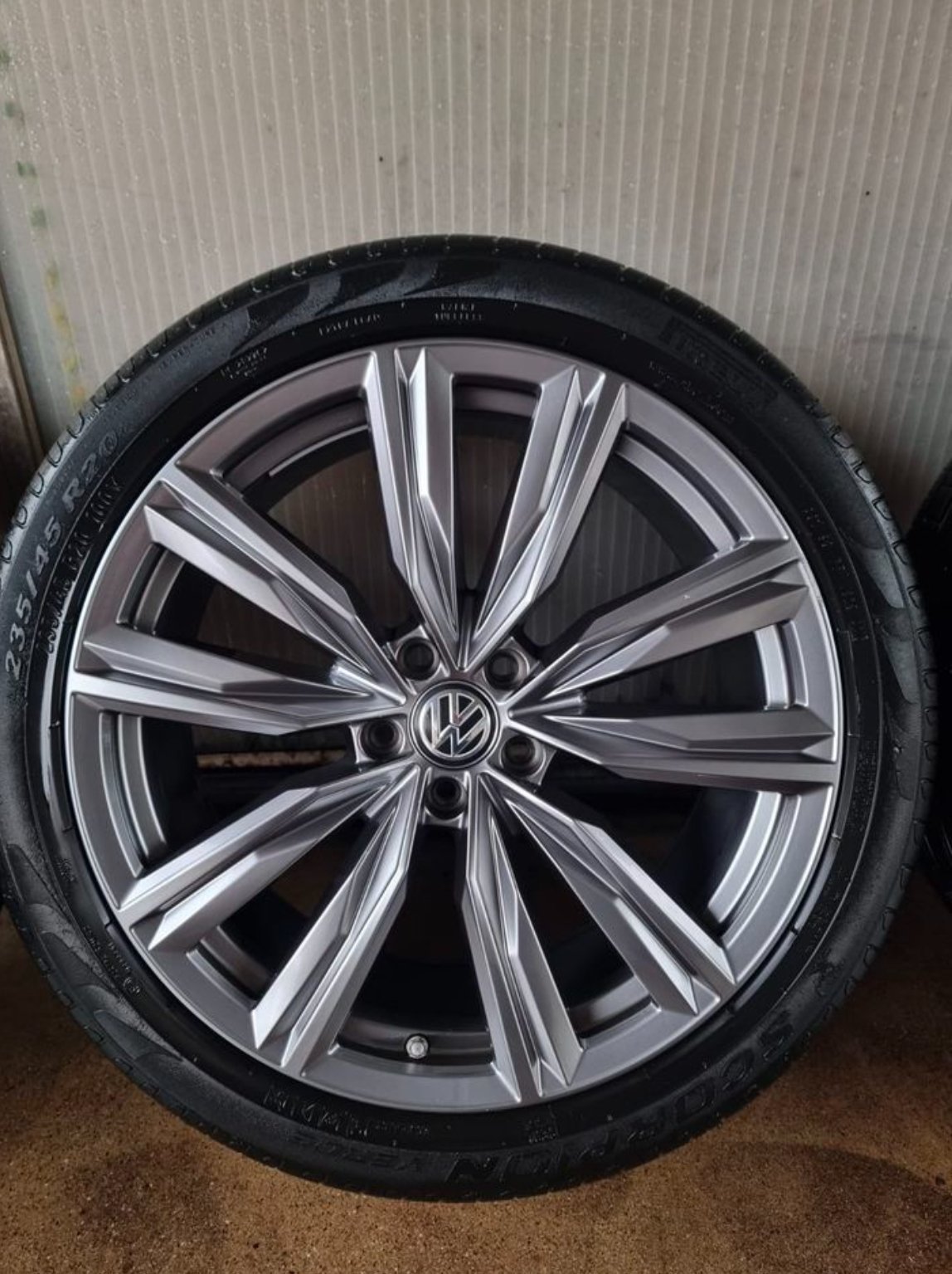 jantes aluminium 20 pouces d'origine tiguan (2016 2024). jantes aluminium 20 pouces d'origine tiguan (2016 2024).