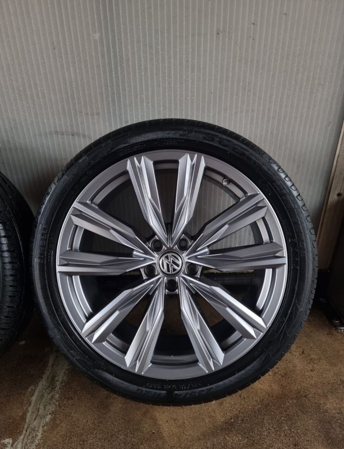 jantes aluminium 20 pouces d'origine tiguan (2016 2024). jantes aluminium 20 pouces d'origine tiguan (2016 2024).