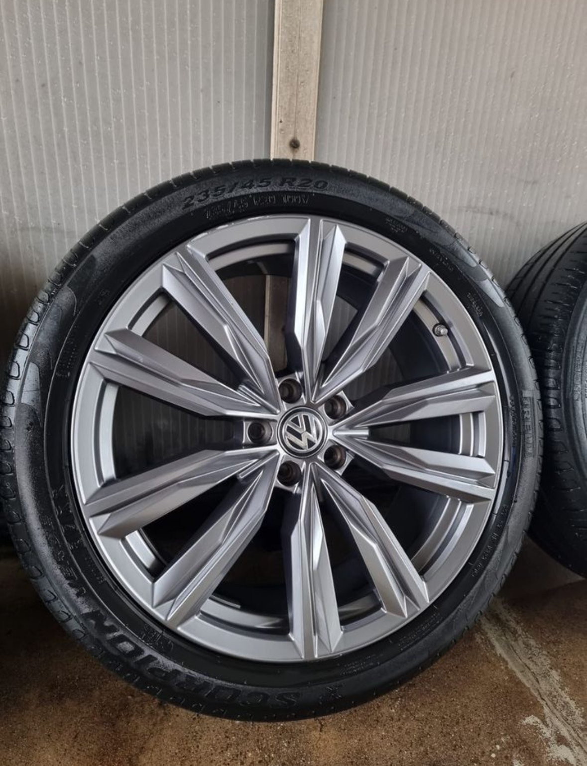 jantes aluminium 20 pouces d'origine tiguan (2016 2024). jantes aluminium 20 pouces d'origine tiguan (2016 2024).