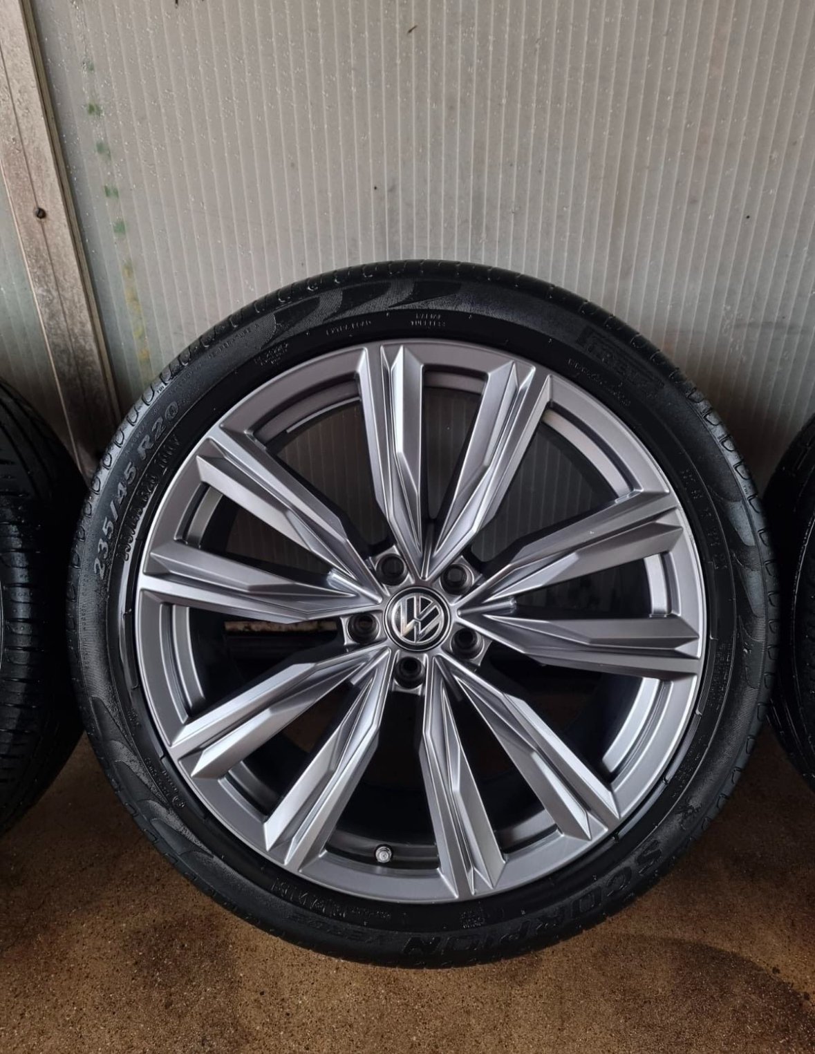 jantes aluminium 20 pouces d'origine tiguan (2016 2024). jantes aluminium 20 pouces d'origine tiguan (2016 2024).