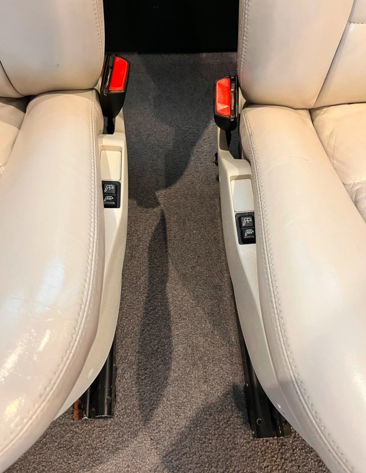 sièges avant en cuir bmw e32/e34 sièges avant en cuir bmw e32/e34