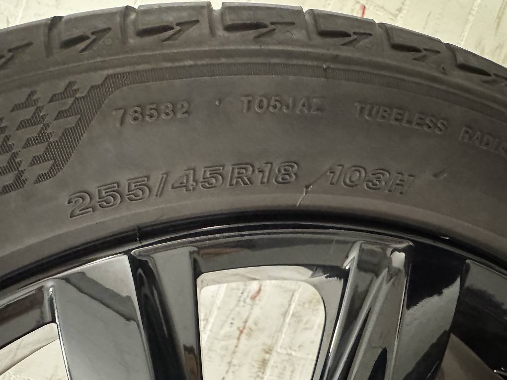 paire de jantes alliage vw 18” springfield + pneus été paire de jantes alliage vw 18” springfield + pneus été